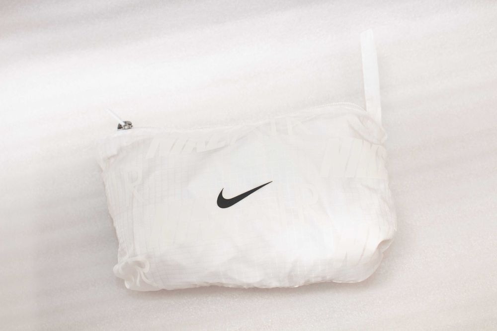 Nike Air оригинално дамско яке бяло с качулка ветровка S