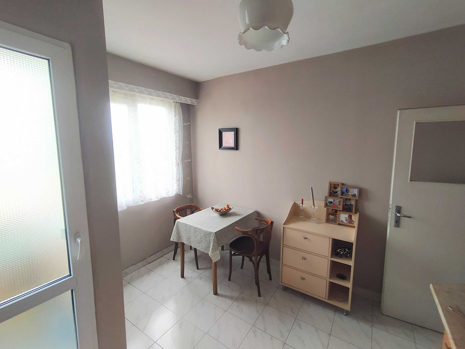 Светъл, просторен четиристаен апартамент в Пазарджик от собственик