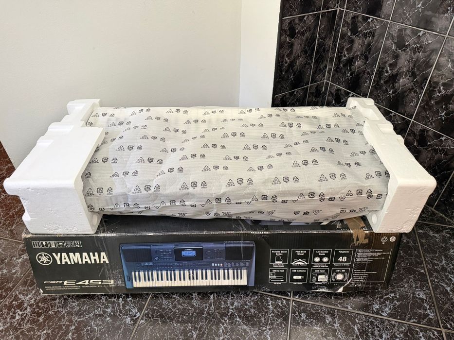 Orgă yamaha psr e453