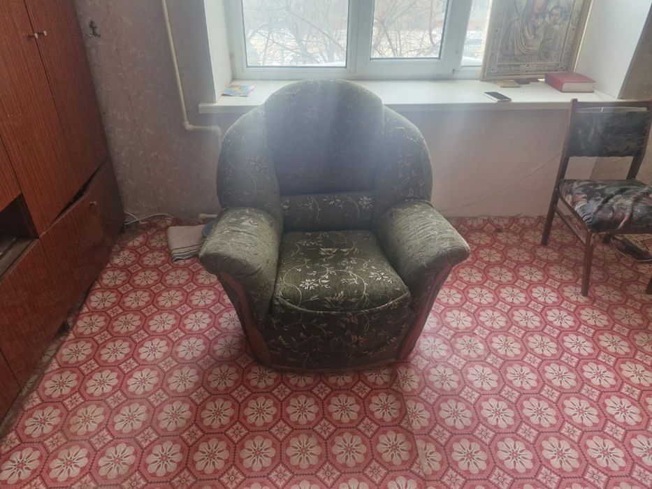 Диван с креслом б/у самовывоз