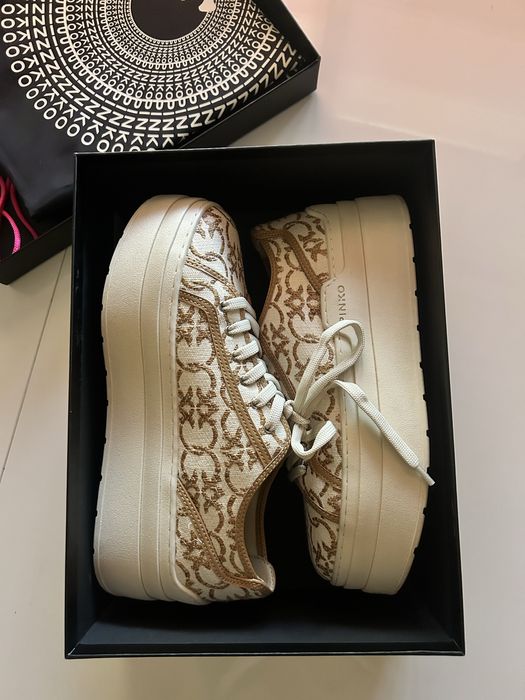 Pinko кецове размер 40