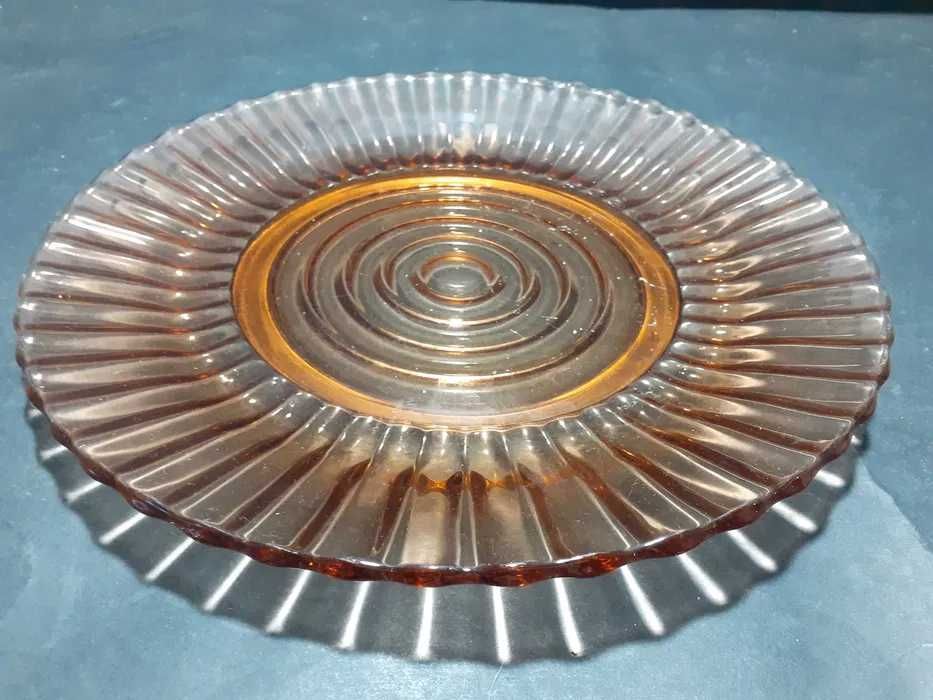 Две големи стъклени плата за ордьоври, сандвичи, сладкиши, торта.