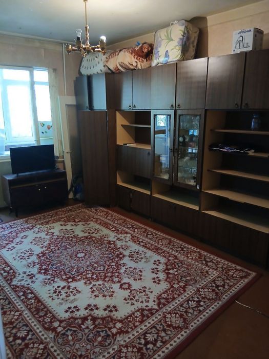 Chilonzor 19 da 1 v2 xonali kvartira sotiladi