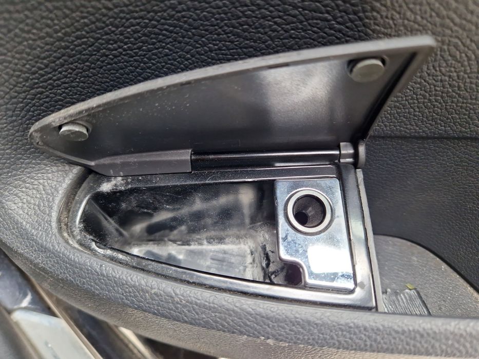 Scrumiera usa dreapta spate Volkswagen Jetta 3 (1K2) [Fabr 2005-2010]
