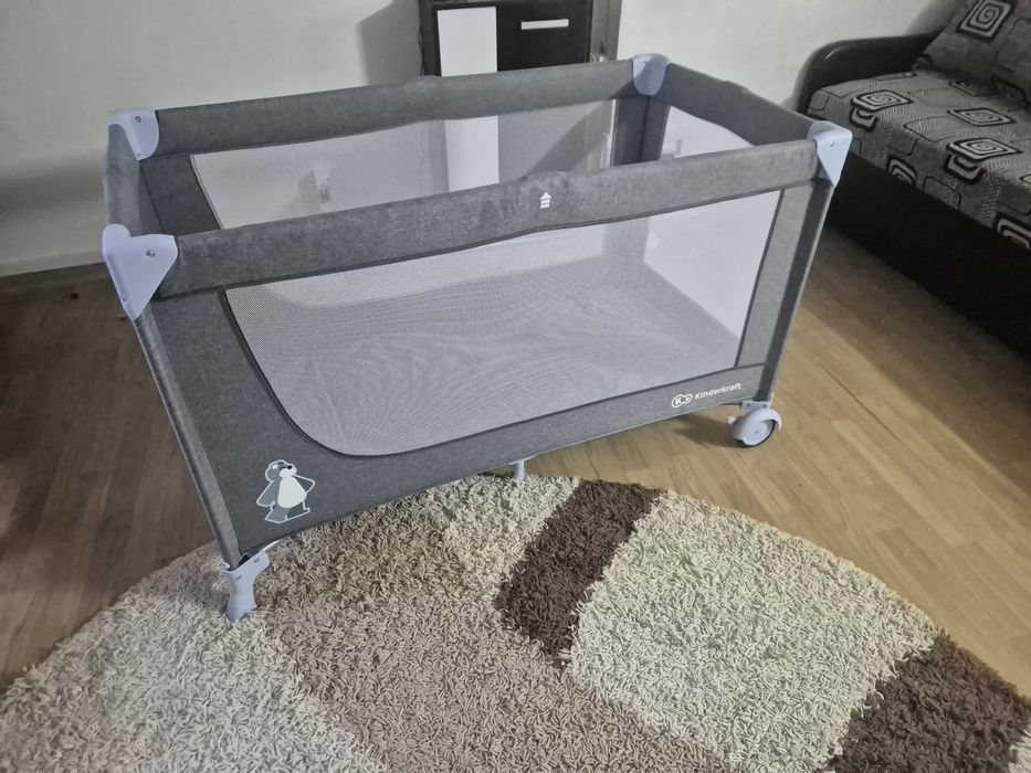 Patul de copil pliabil
