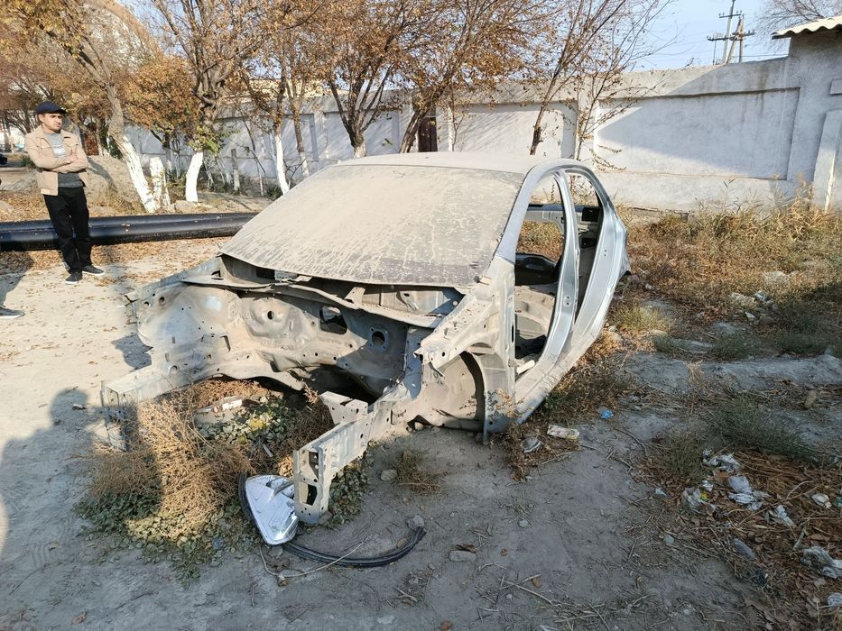 Cobalt kuzov qismlari bor