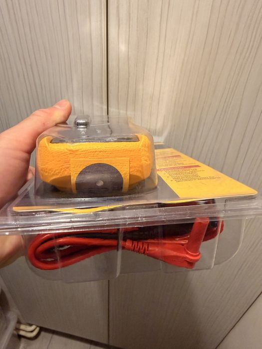 Vând Fluke 115 True RMS – NOU