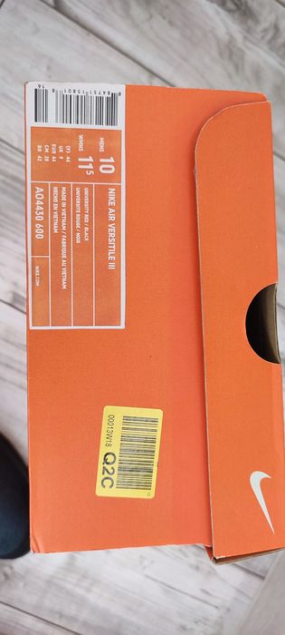 Маратонки Nike AIR Versitle III