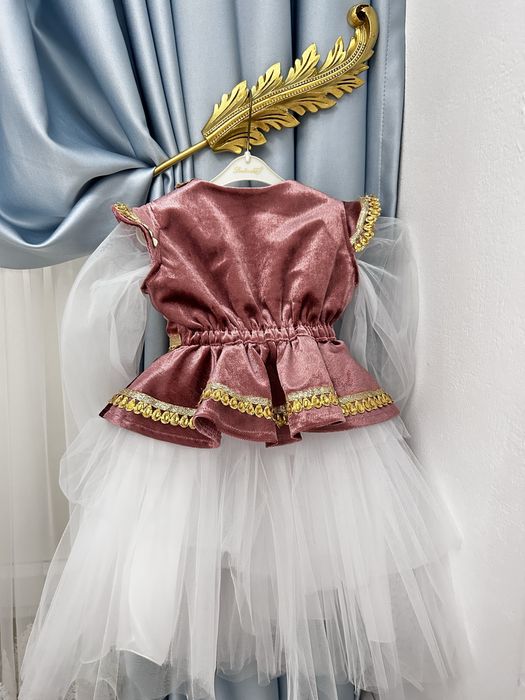 Белое новое платье