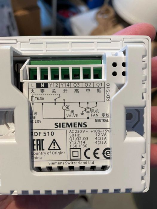 TERMOSTAT RDF510 SIEMENS - LCD - incastrabil- 230V 2-tevi VCV 3 viteze