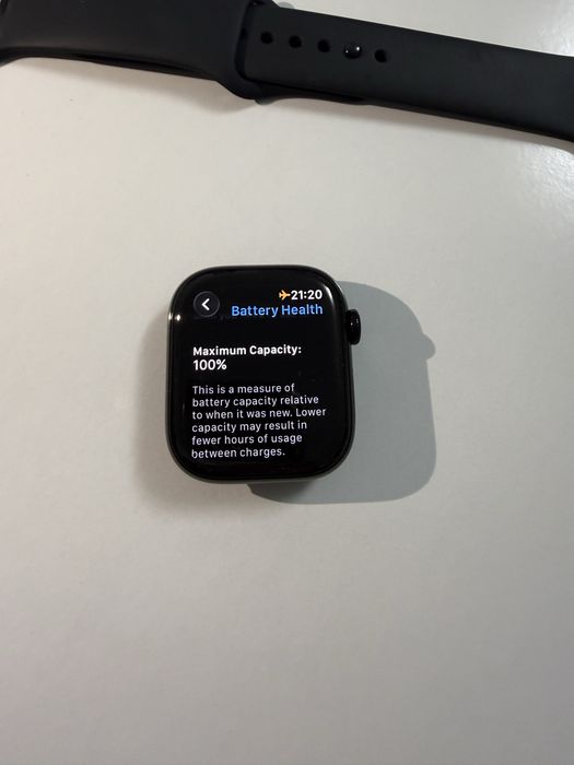 Apple Watch Series 11 42mm + 11 каишки + 2 години гаранция