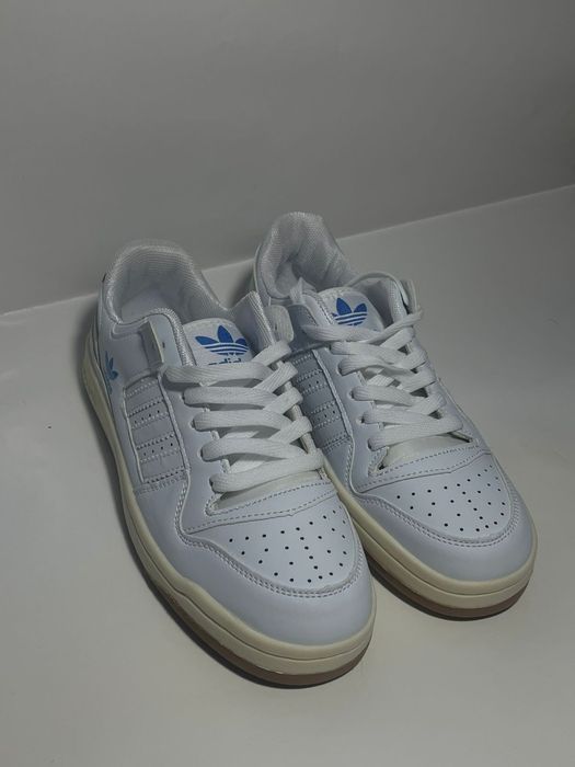 Кроссовки адидас