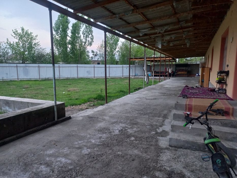 Таййор битган беш хонали уй сотилади 8сотих майдони