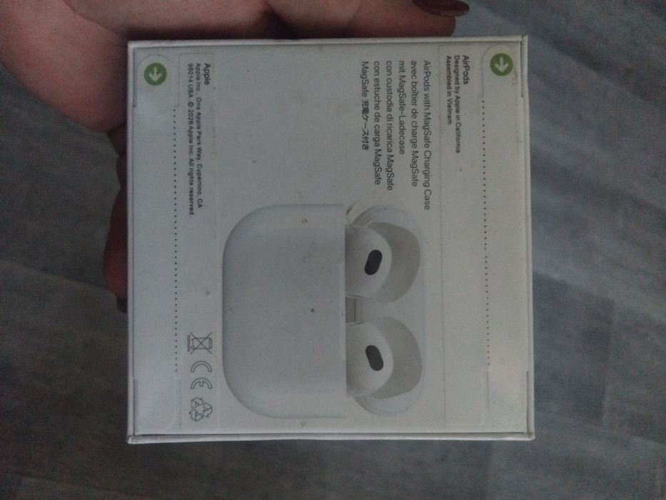 Наушники AirPods