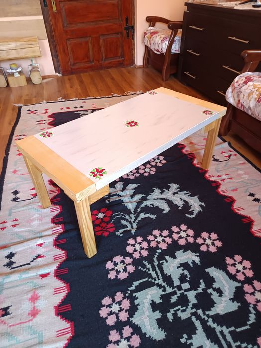 Masa cafea pictata si cu blat lemn recuperat