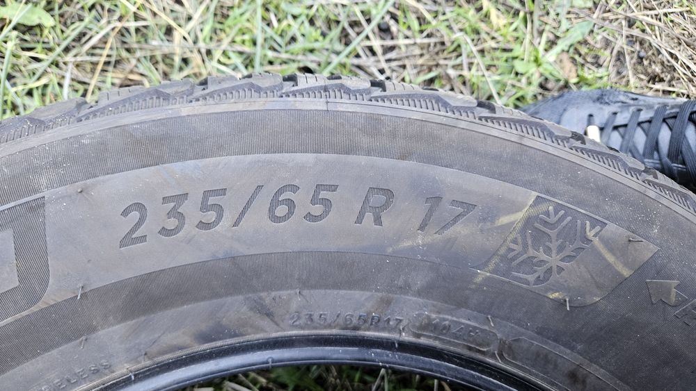 2бр гуми 235 65 17 дот 21 мишелин michelin