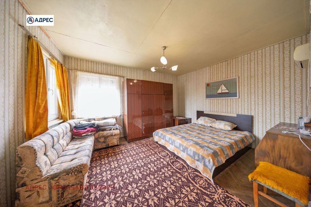 Къща в Ловеч, област-с.Бежаново площ 104 цена 28000