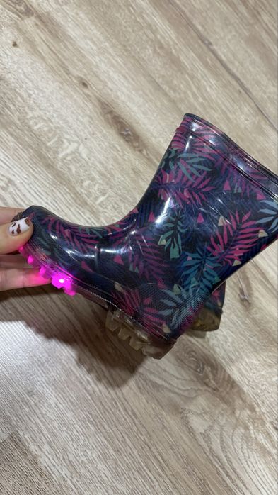 Светещи гумени ботуши за момиче 23 номер