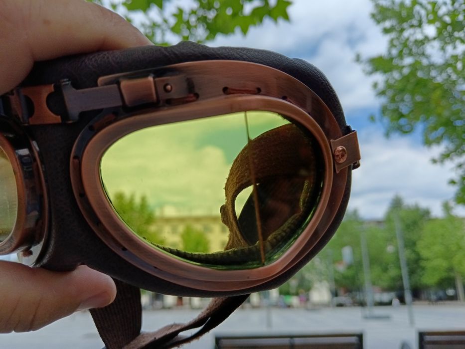 Vând ochelari moto vintage..