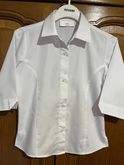 Продам школьную одежду для девочки.