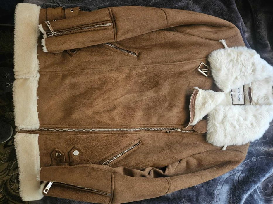 Кафяво Кожено Палто - идеално за зимните и студени месеци