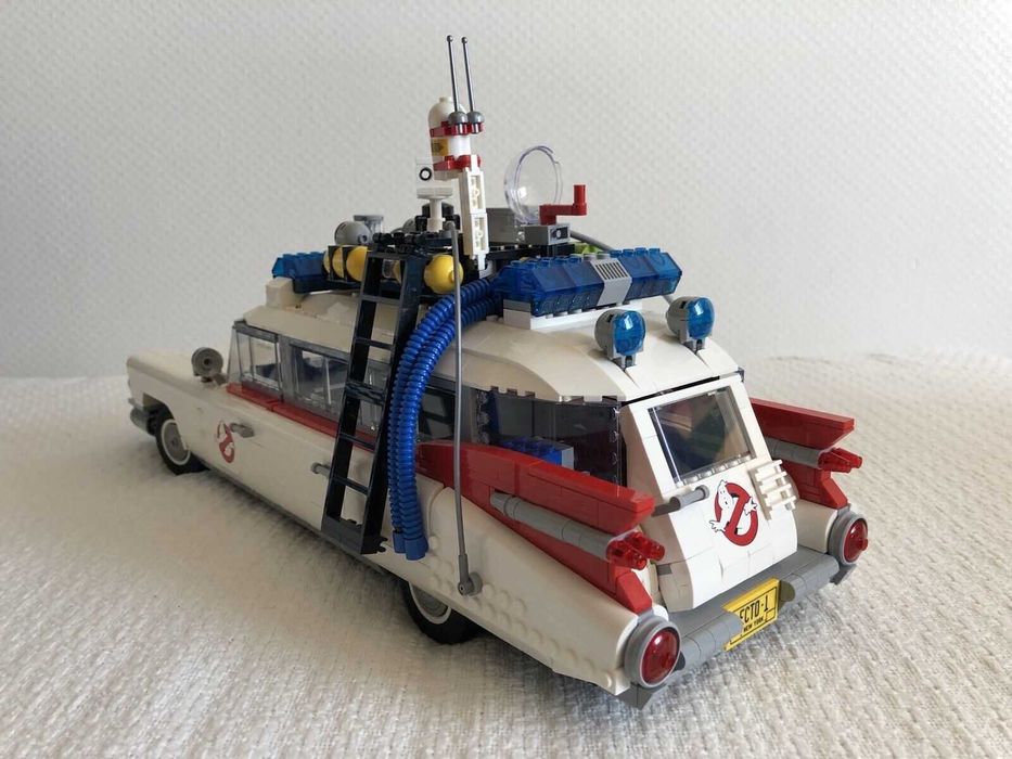 LEGO Icons: Ghostbusters ECTO-1 2352 части/елемента