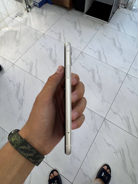 iphone 11 White.