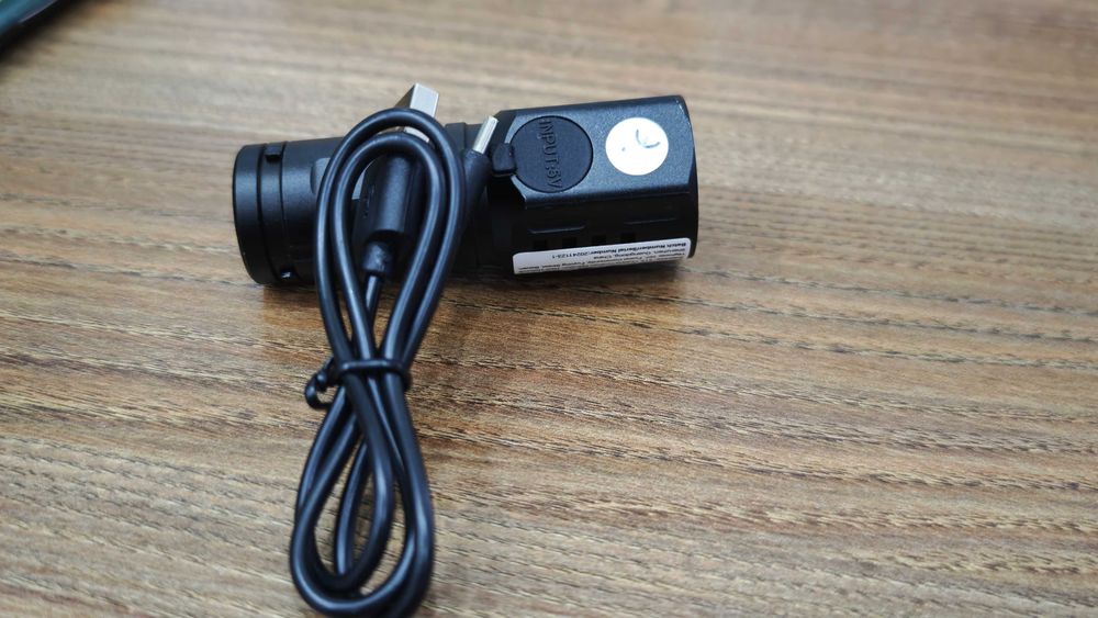 Компактен и силен фенер 6000К USB Type C