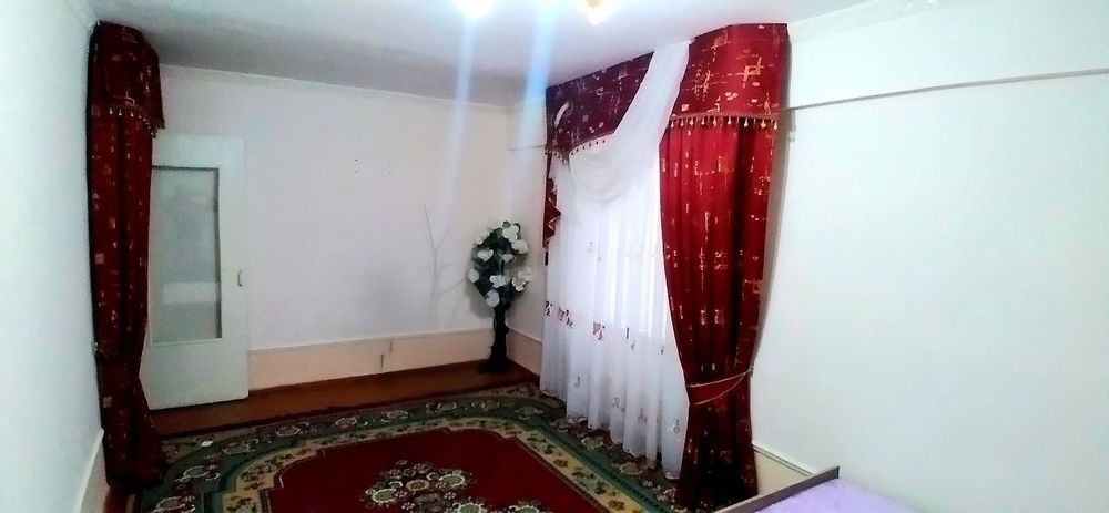 Бобур махалласида 1хона 2хона килинган квартира срочна сотилади