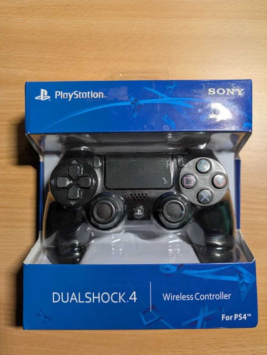 Playstation 4 Pro - 1 TB (черна) + аксесоари