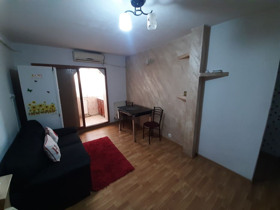 Vând apartament cu 2 camere decomandat Gura Leului
