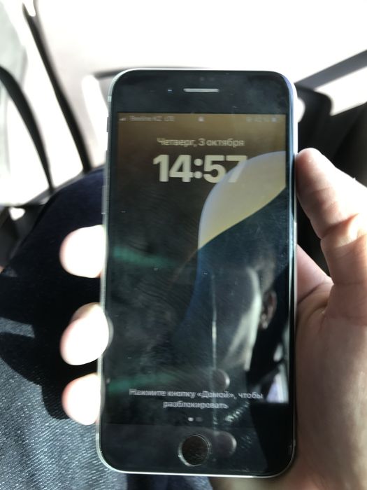 Айфон SE в идеальном состояние