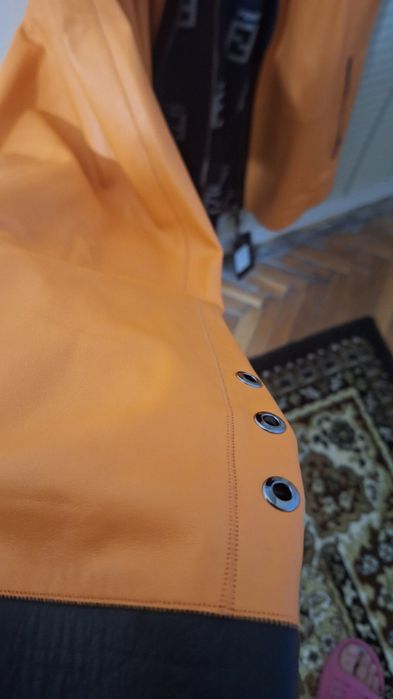 Дамски кожени якета и рокли