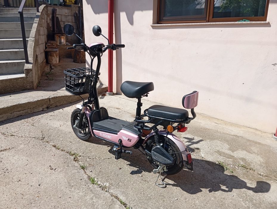 Scuter electric roz,aproape nou