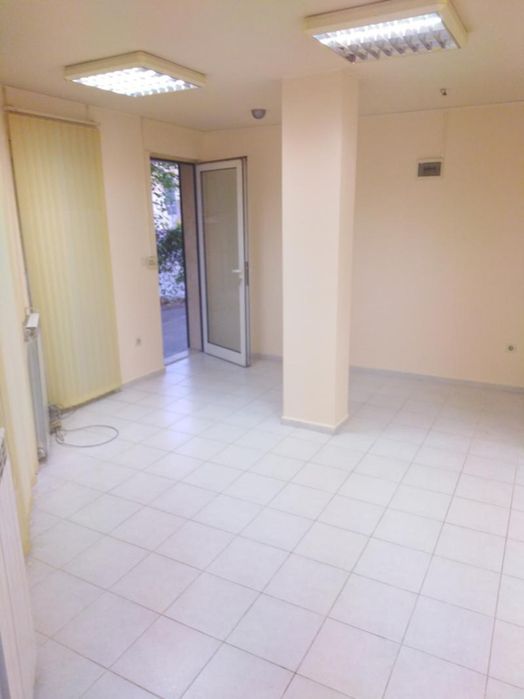 Дава се под наем Офис в София, Гео Милев - 20 кв.м за 280.5 € - Снимка #1