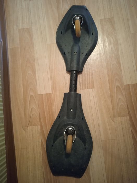 Двухколёсный скейтборд