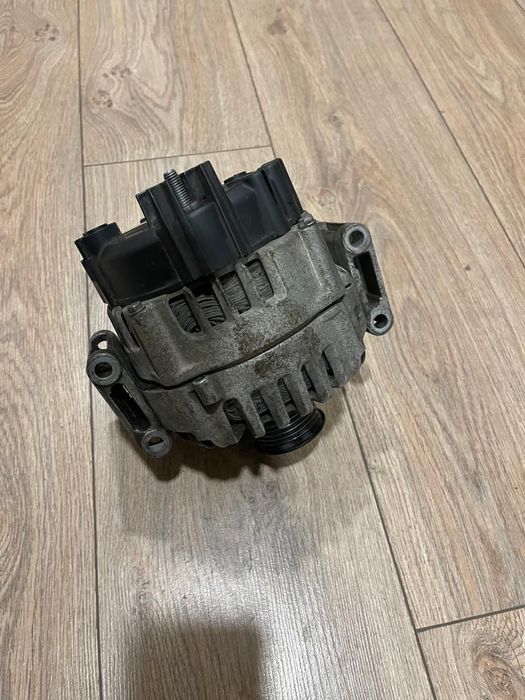 Продам генератор на Мерседес (оригинал)