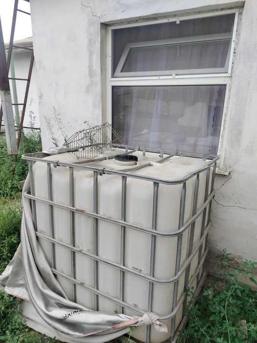 Продам бачок срочно
