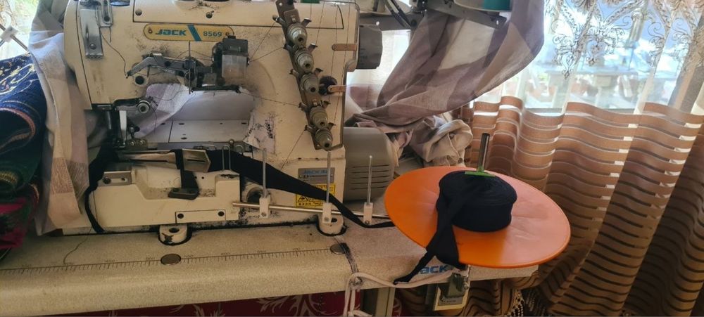 Sotiladigan tikuv mashinalari bor manzil andijon dostavka xizmati bor