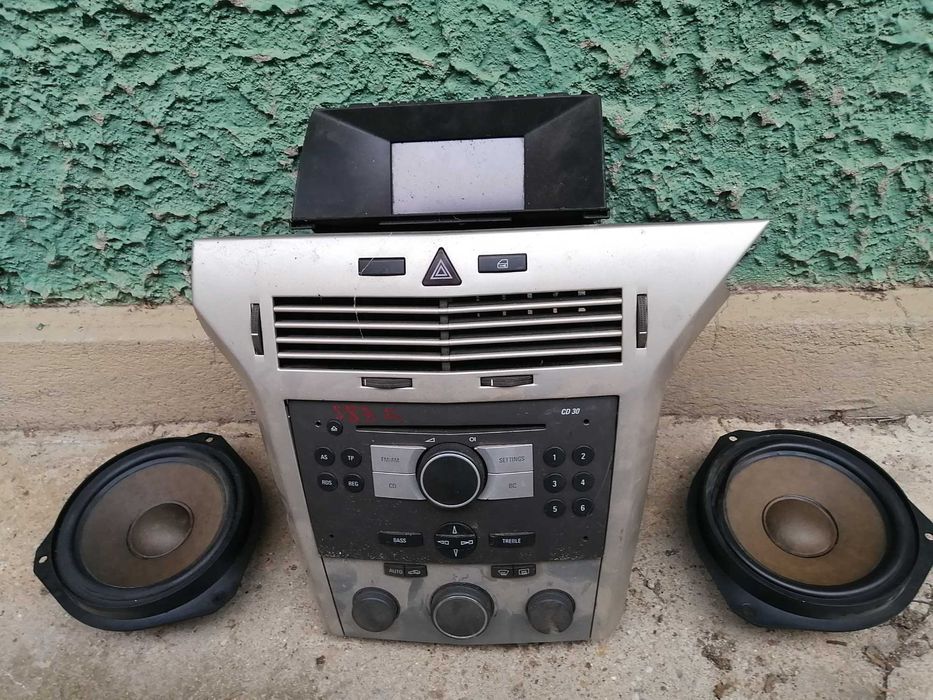 consola + CD Opel Astra H 100 lei