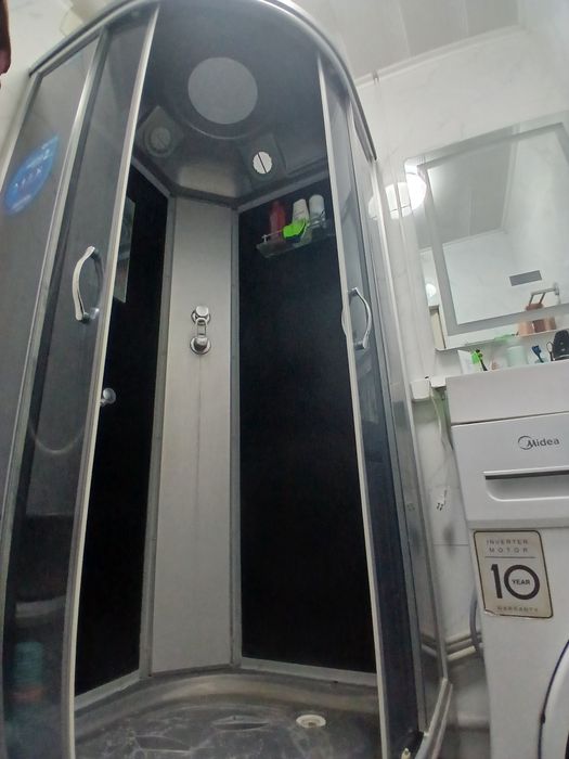 Душевой кабинка.