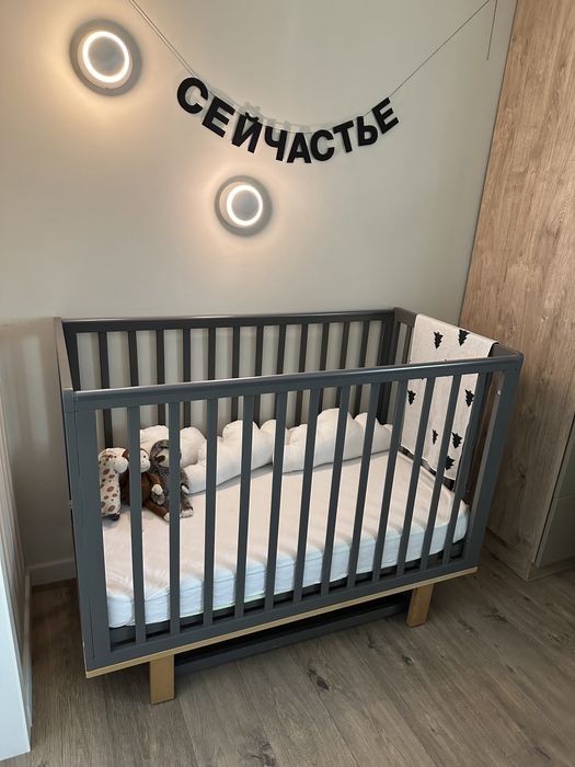 Детская кроватка / манеж