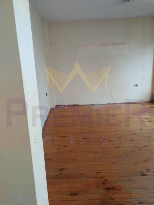 Продава се Тристаен апартамент в Бургас, Възраждане - 70 кв.м за 2072 €/кв.м - Снимка #1