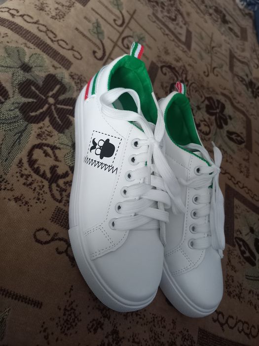 Кроссовки новые.