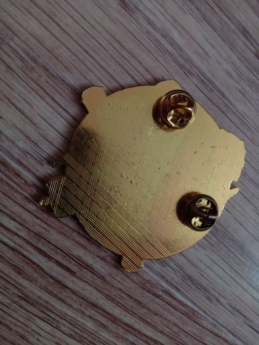 Брелок, значки, заметки, статуэтка.