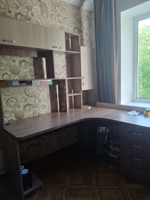 Продам угловой компьютерный стол