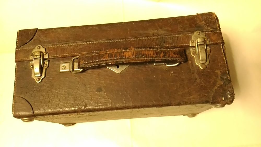 Leitz Wetzlar microscop cutie lemn piele