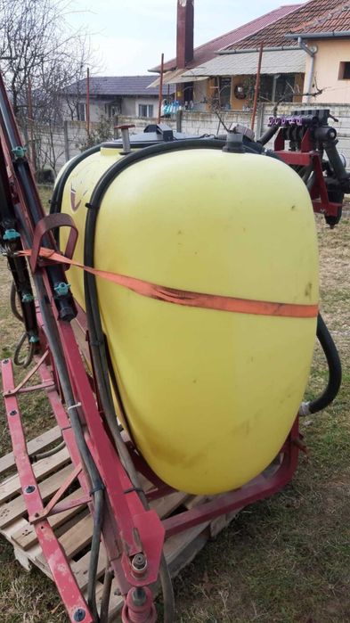 Mig inprastiat azot .Masina de ierbicidat Hardi 600 l