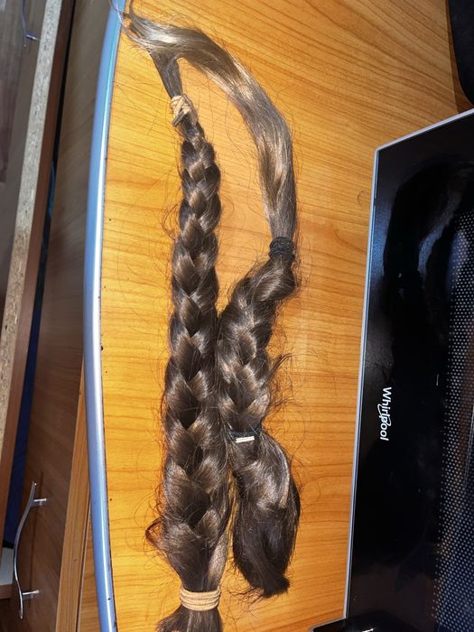 Vand doua cozi din par natural