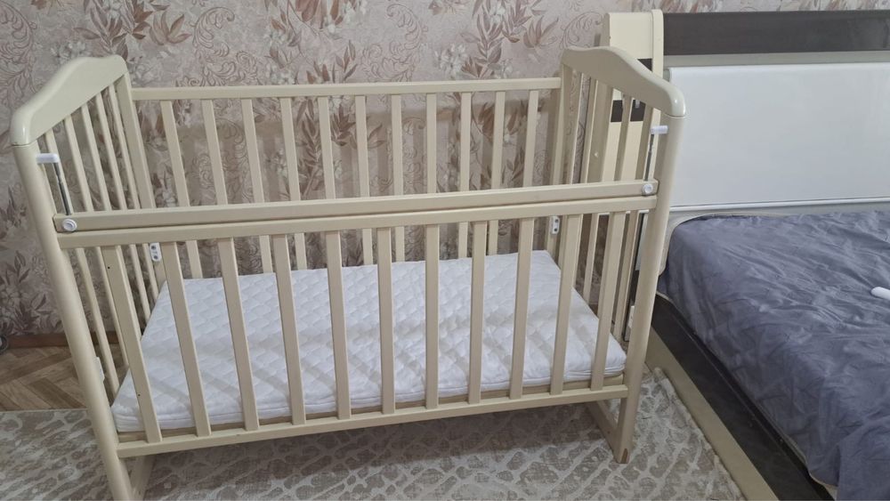 Продам манеж с матрасом